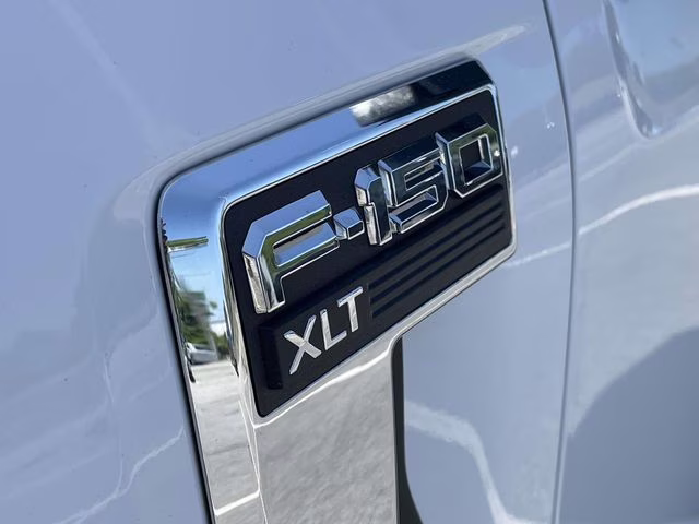 2023 Oxford White Ford F-150 XLT 4X4 Truck