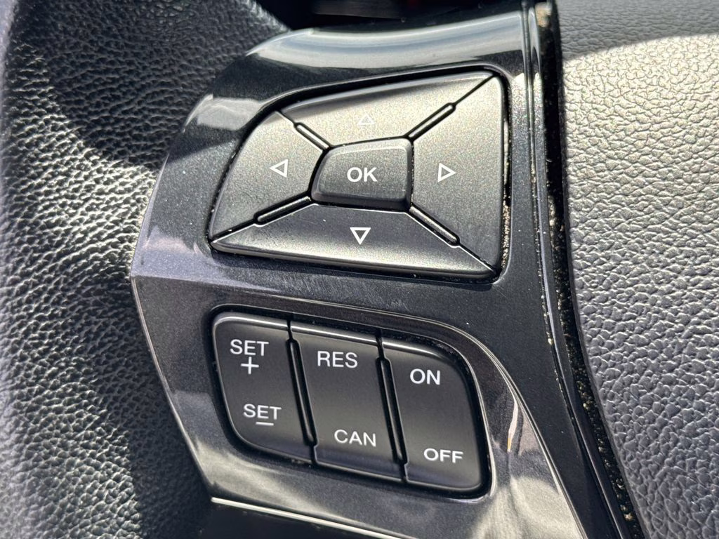 2018 Oxford White Ford Explorer XLT 4X4 SUV