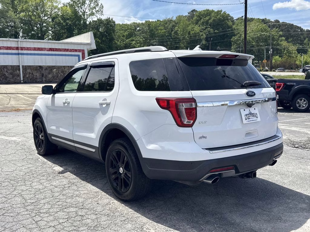 2018 Oxford White Ford Explorer XLT 4X4 SUV