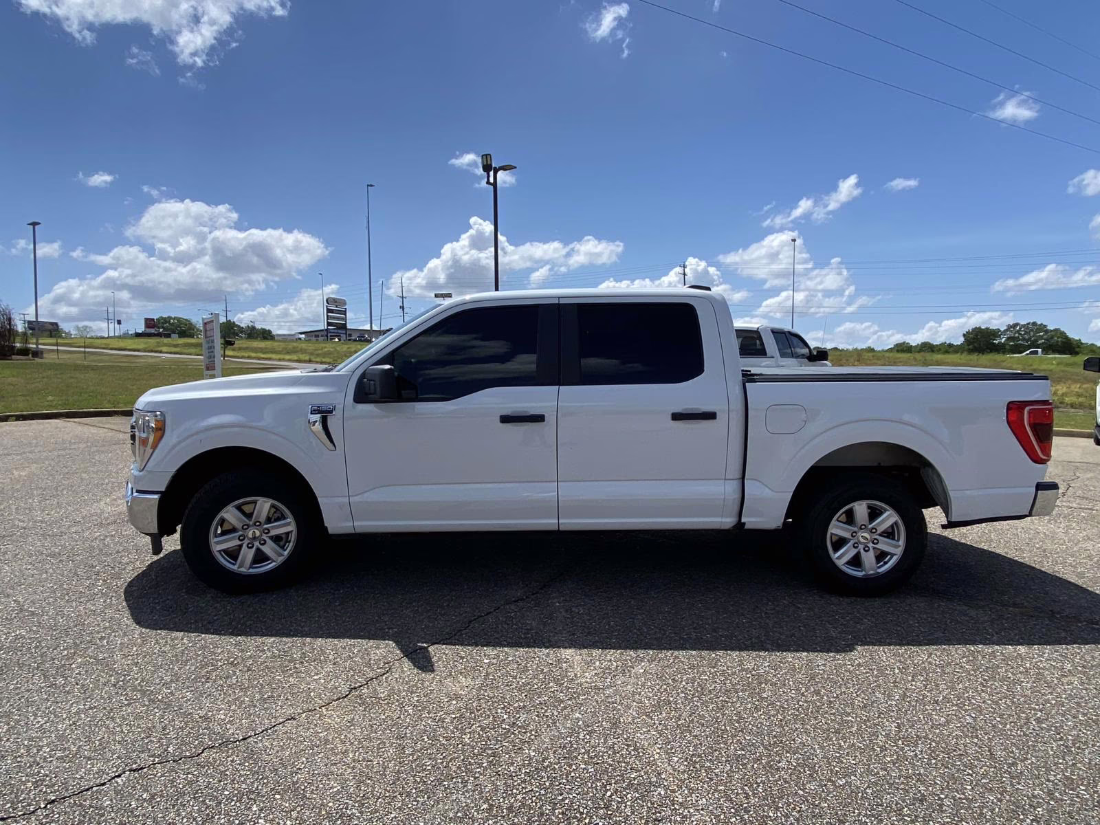 2021 Oxford White Ford F-150 XLT RWD Truck
