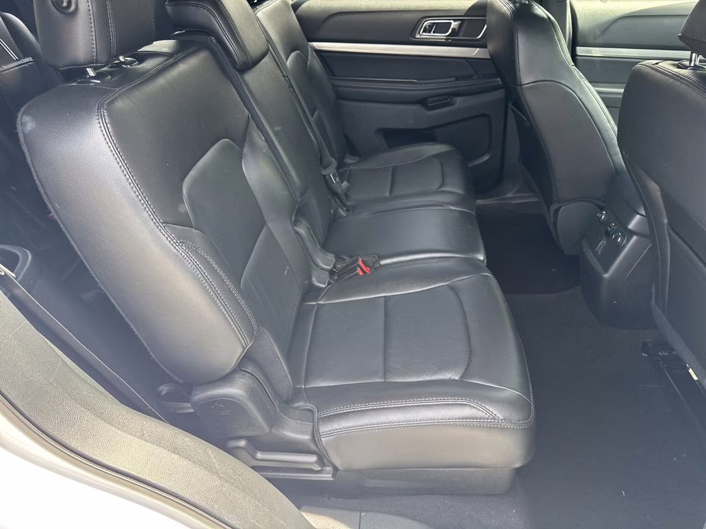 2018 Oxford White Ford Explorer XLT 4X4 SUV