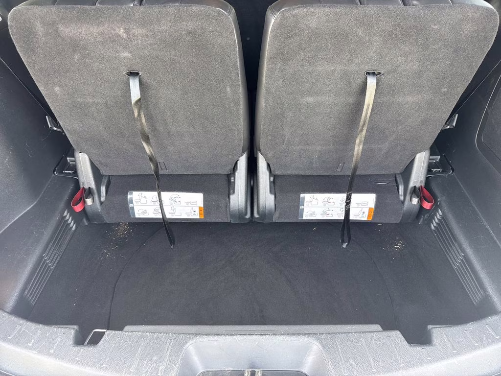 2018 Oxford White Ford Explorer XLT 4X4 SUV