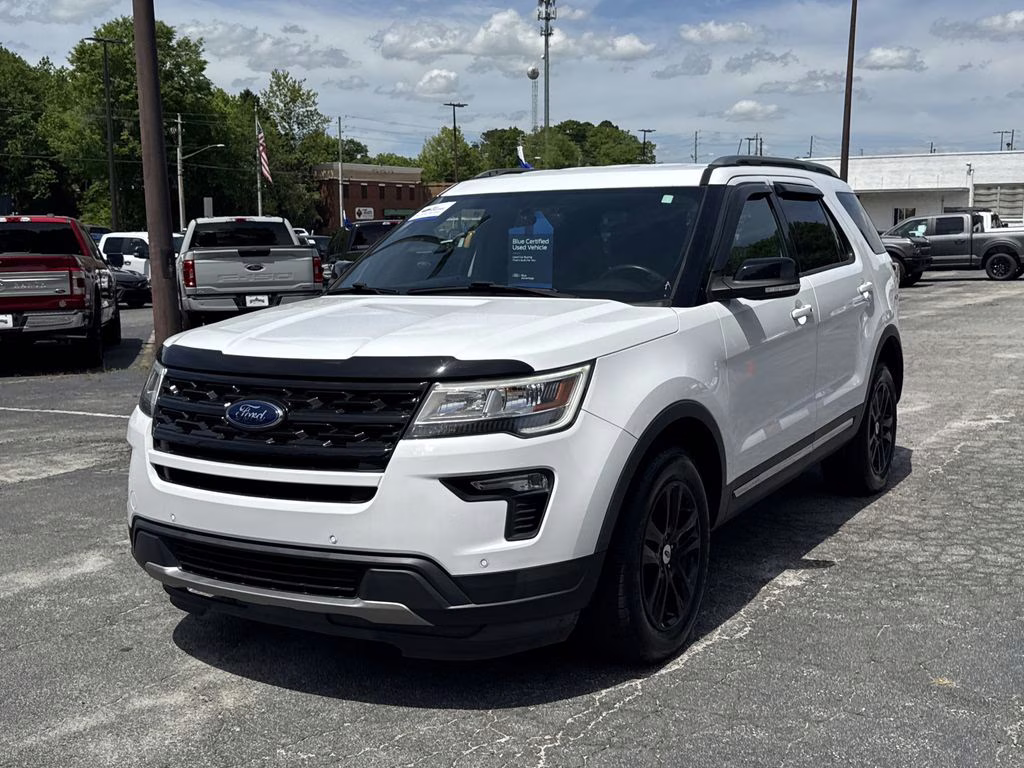 2018 Oxford White Ford Explorer XLT 4X4 SUV