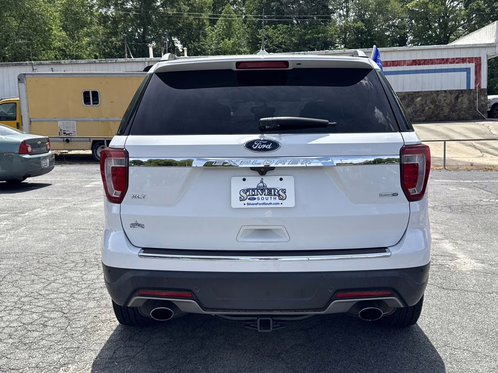 2018 Oxford White Ford Explorer XLT 4X4 SUV