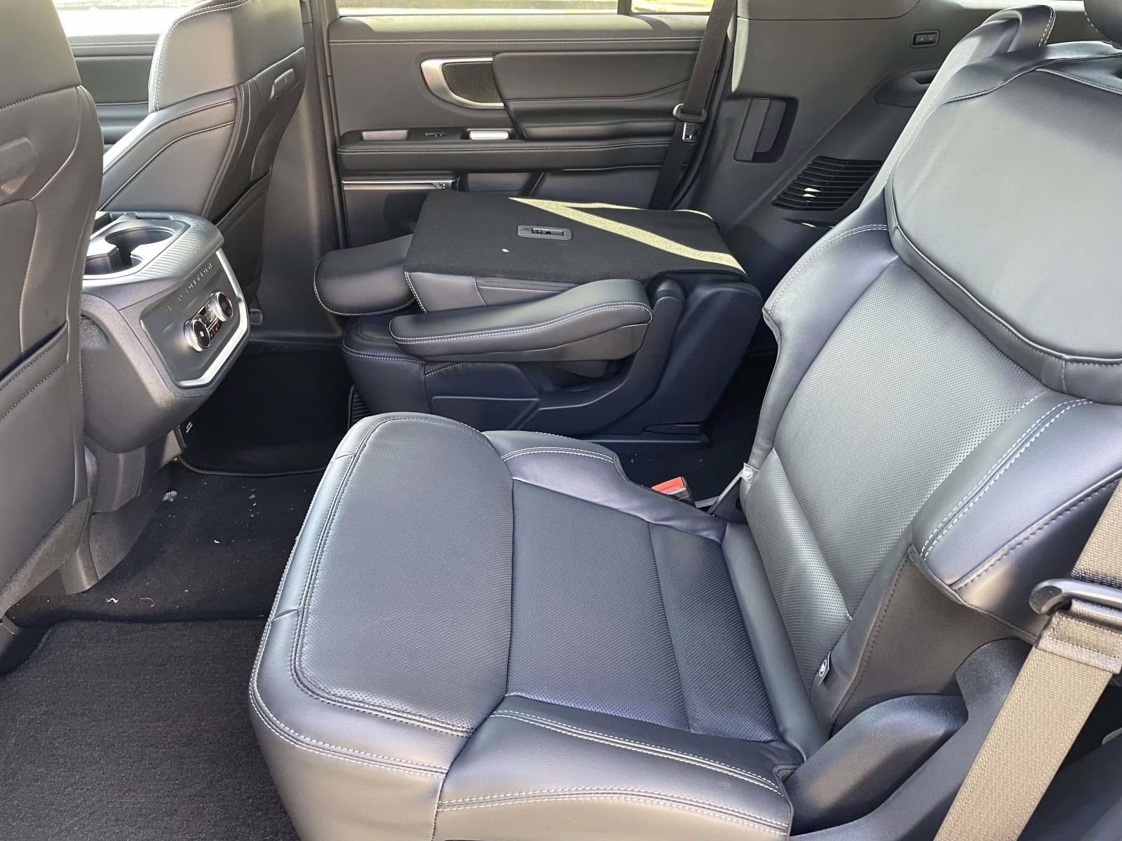 2026 Space Silver Metallic Ford Expedition Platinum 4X4 SUV