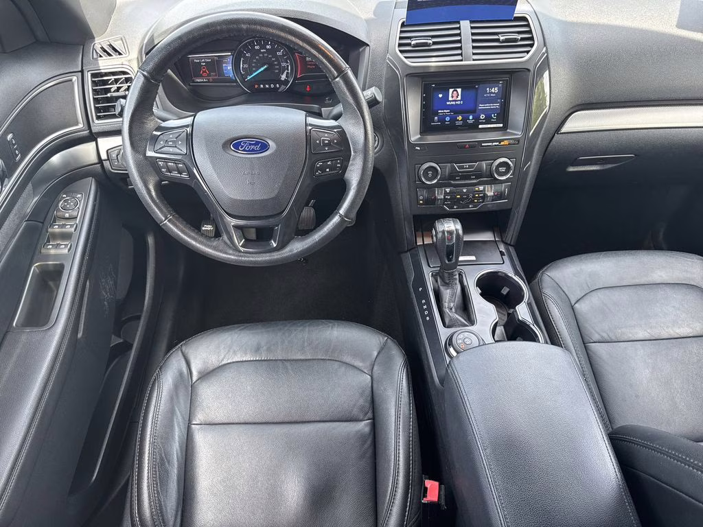 2018 Oxford White Ford Explorer XLT 4X4 SUV