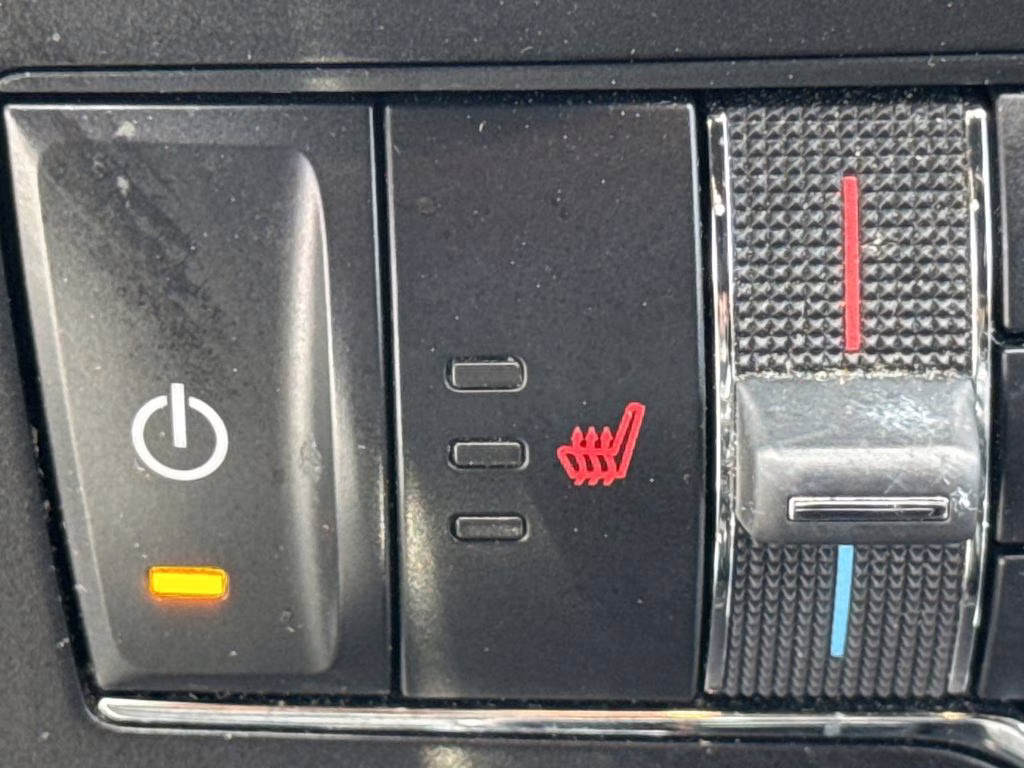 2018 Oxford White Ford Explorer XLT 4X4 SUV