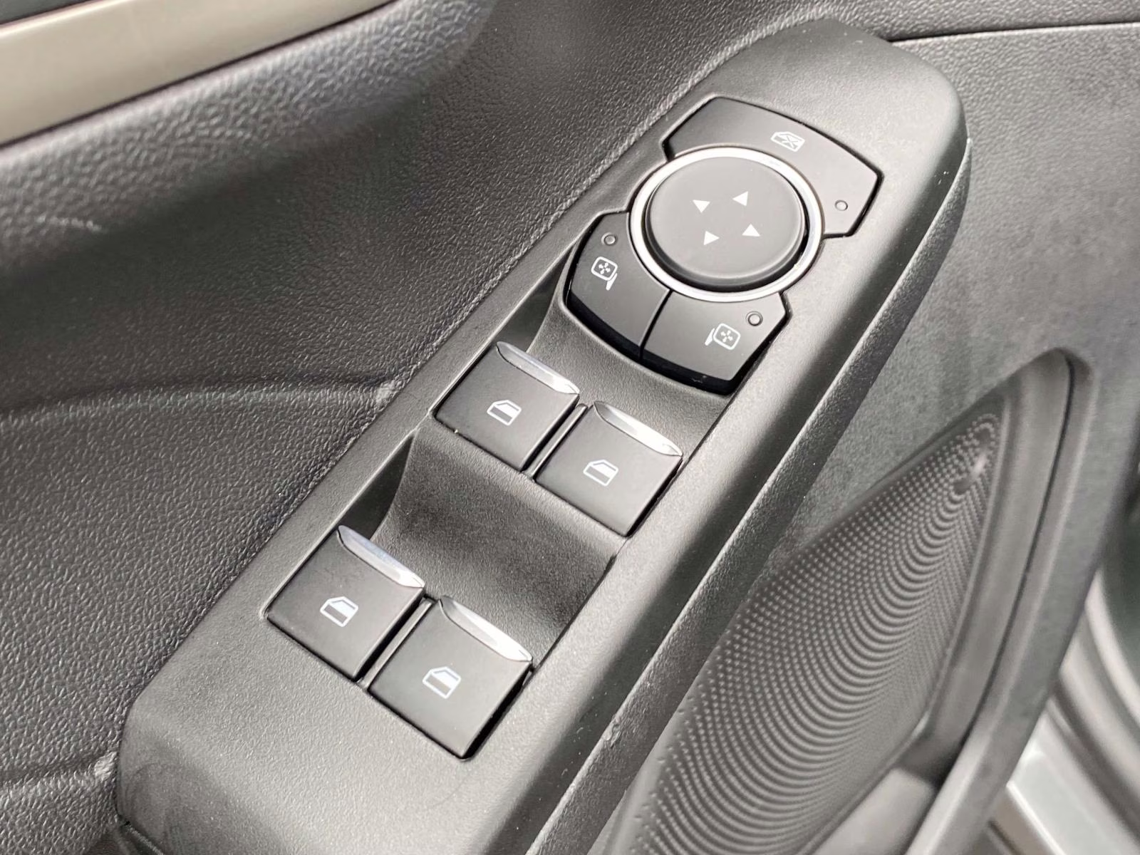 2021 Carbonized Gray Metallic Ford Escape SE AWD SUV