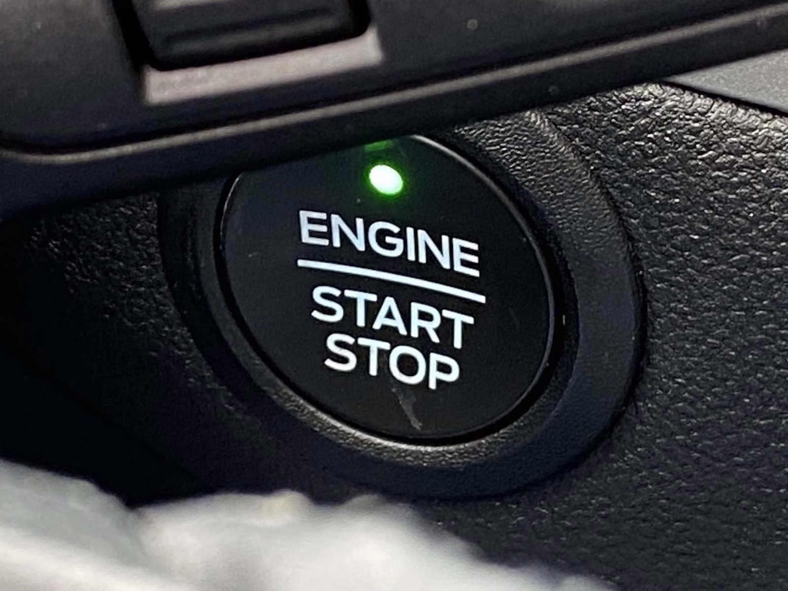 2021 Carbonized Gray Metallic Ford Escape SE AWD SUV