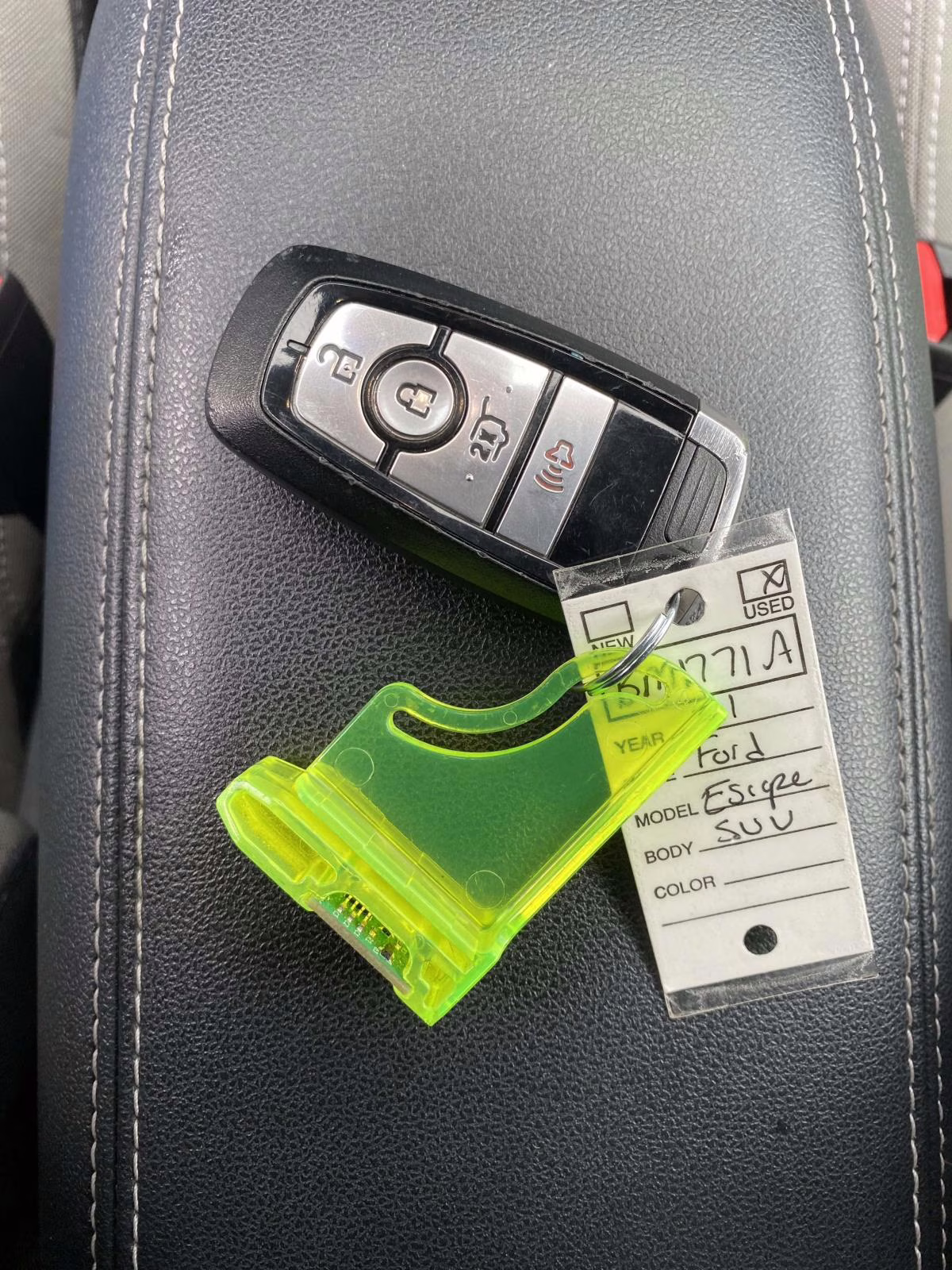 2021 Carbonized Gray Metallic Ford Escape SE AWD SUV