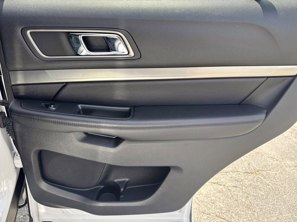 2018 Oxford White Ford Explorer XLT 4X4 SUV