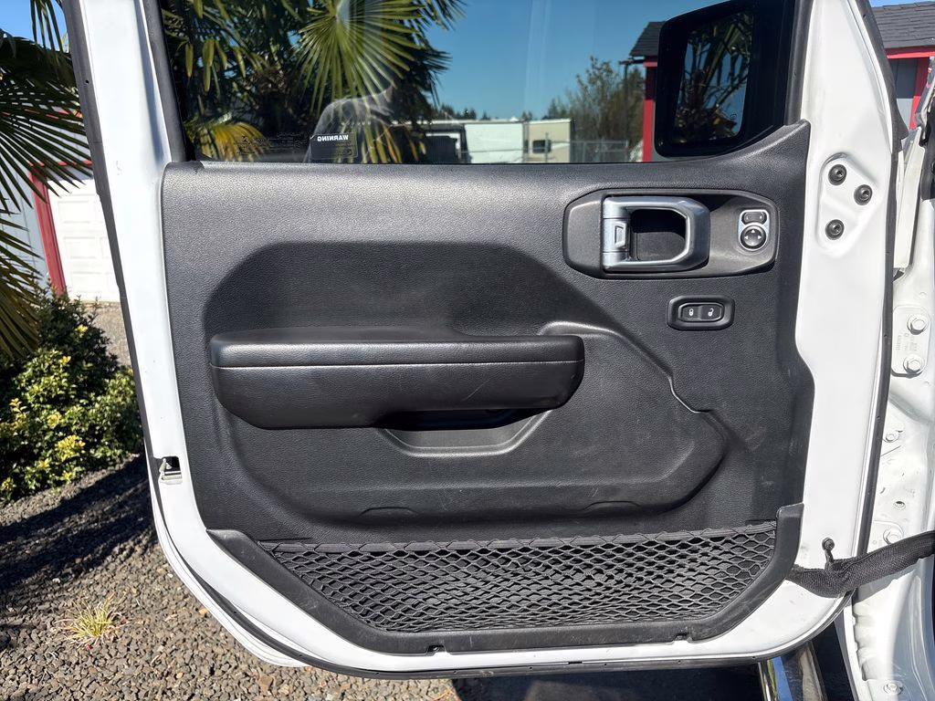 2020 Bright White Clearcoat Jeep Wrangler Unlimited Willys 4X4 SUV