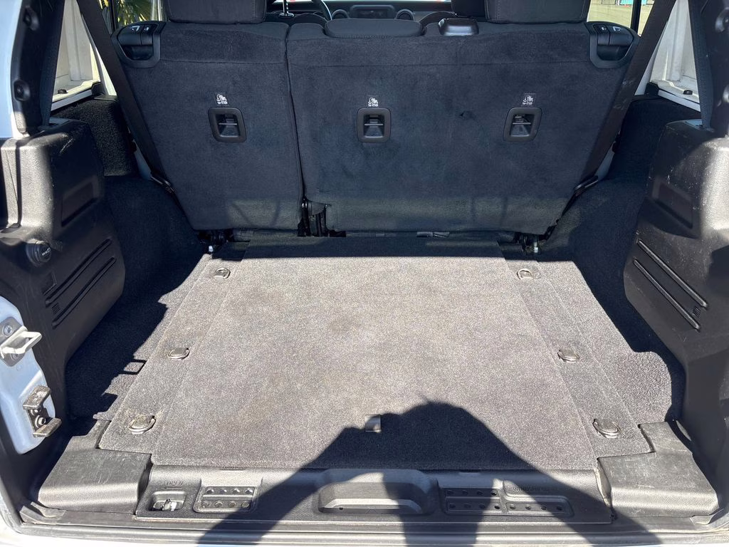 2020 Bright White Clearcoat Jeep Wrangler Unlimited Willys 4X4 SUV
