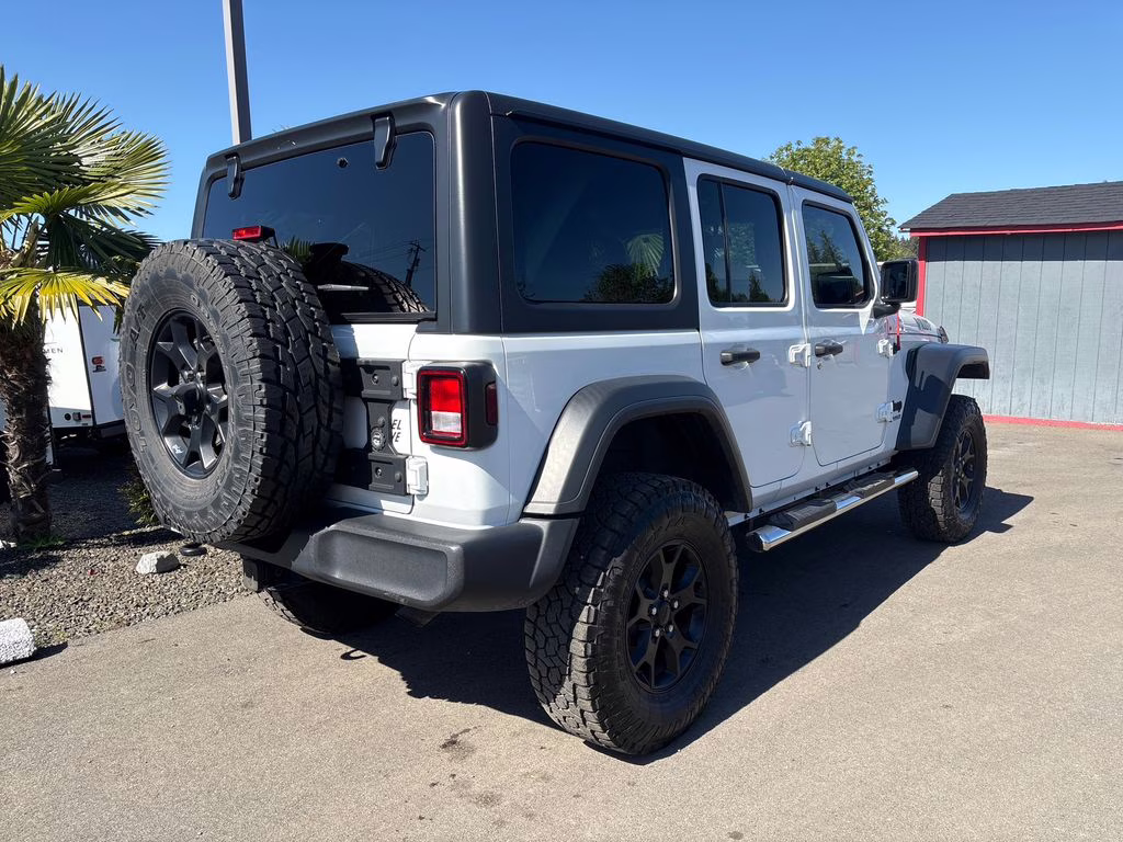 2020 Bright White Clearcoat Jeep Wrangler Unlimited Willys 4X4 SUV