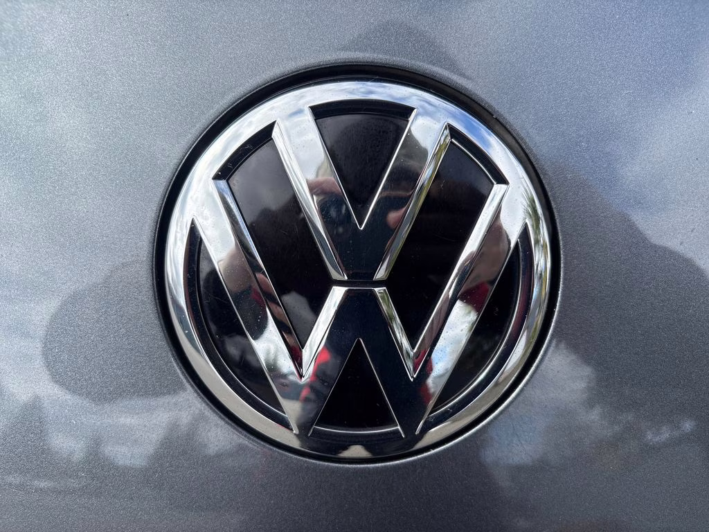 2013 Platinum Gray Metallic Volkswagen Beetle 2.5L FWD Convertible
