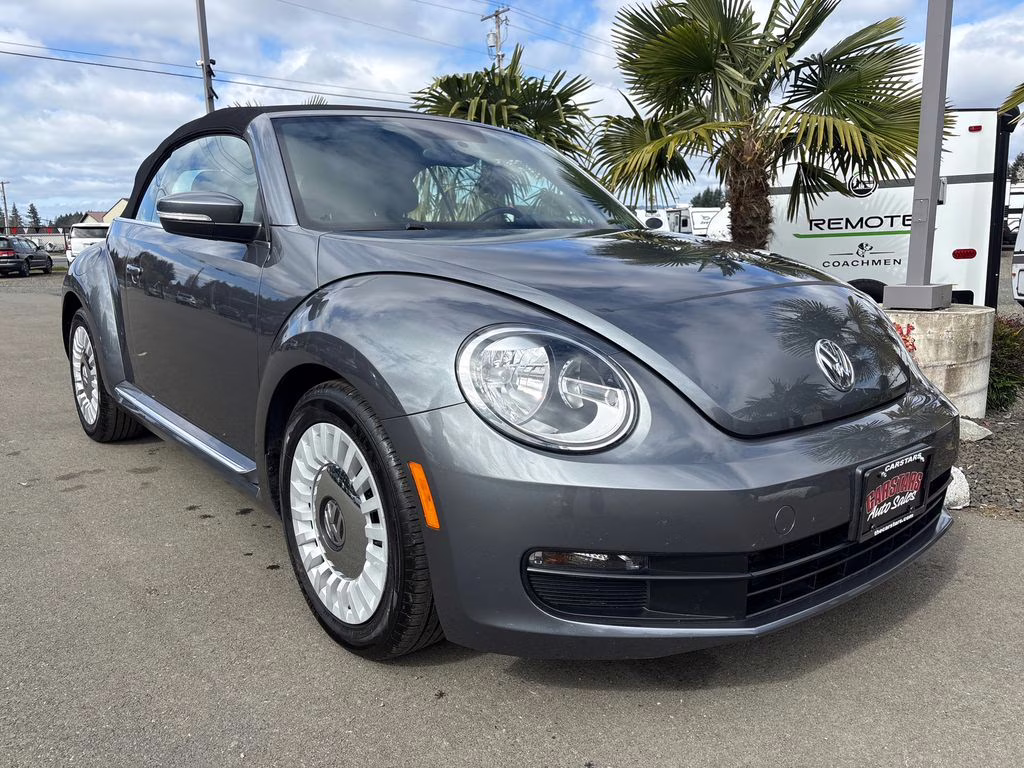 2013 Platinum Gray Metallic Volkswagen Beetle 2.5L FWD Convertible
