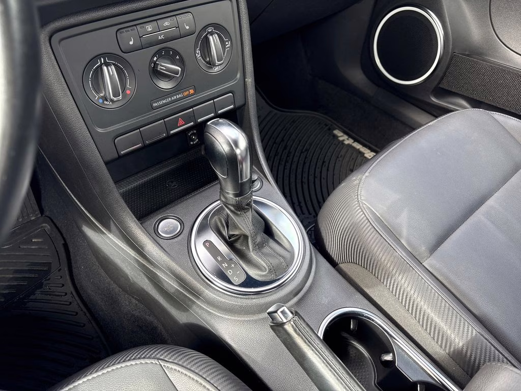 2013 Platinum Gray Metallic Volkswagen Beetle 2.5L FWD Convertible