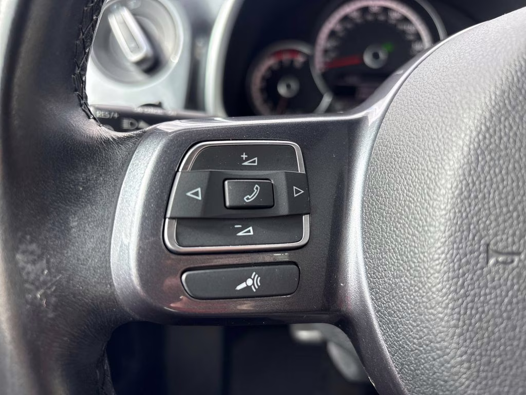 2013 Platinum Gray Metallic Volkswagen Beetle 2.5L FWD Convertible