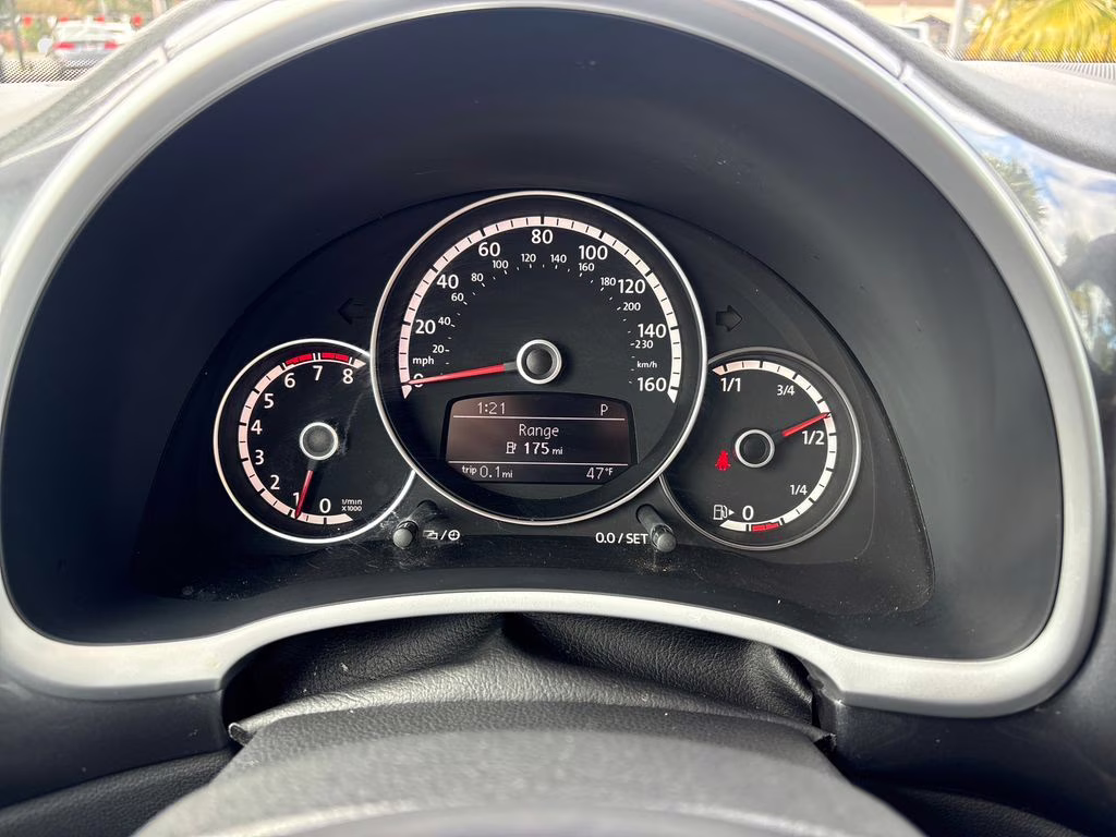 2013 Platinum Gray Metallic Volkswagen Beetle 2.5L FWD Convertible