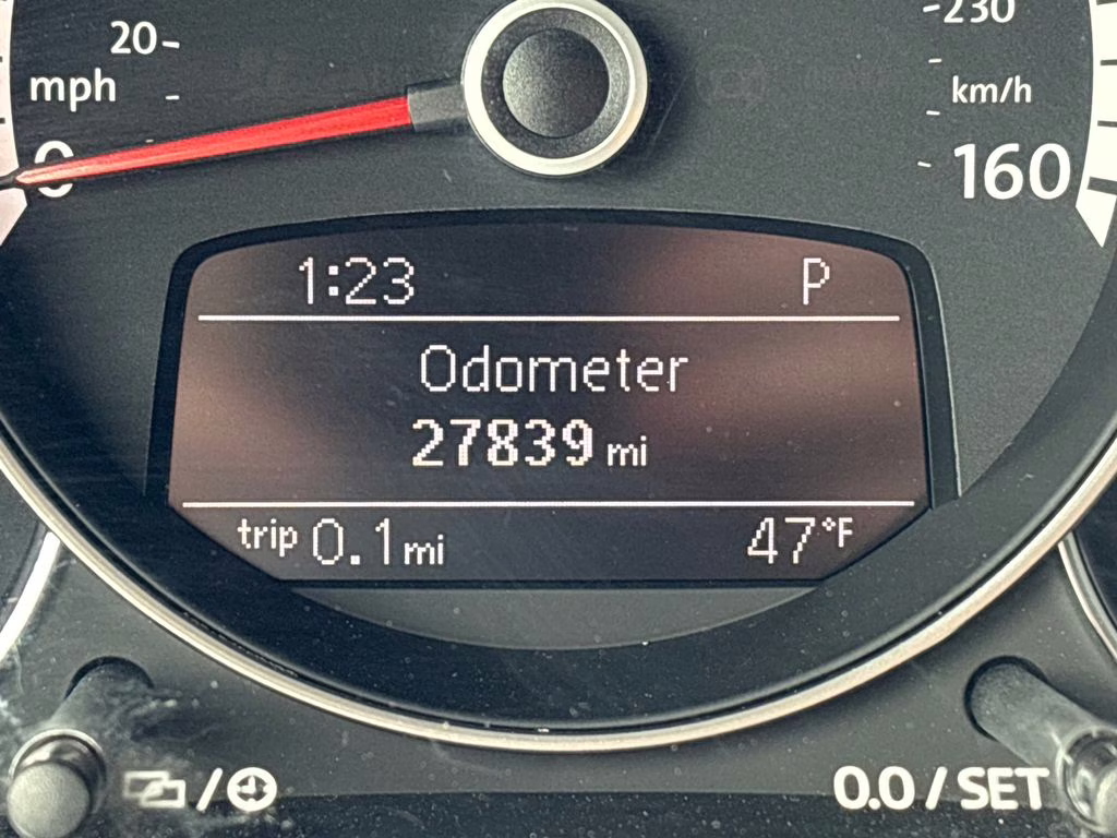 2013 Platinum Gray Metallic Volkswagen Beetle 2.5L FWD Convertible