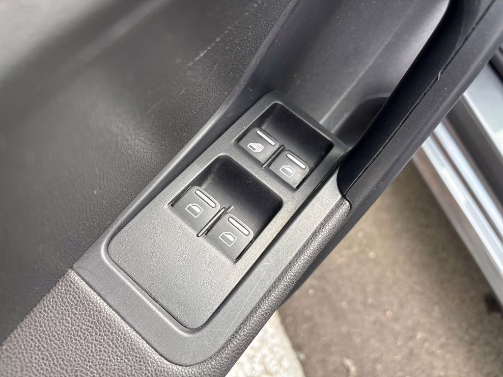 2013 Platinum Gray Metallic Volkswagen Beetle 2.5L FWD Convertible