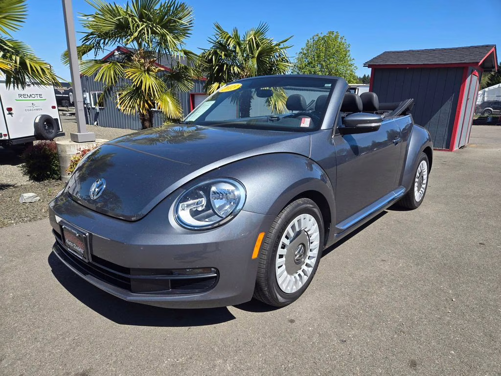 2013 Platinum Gray Metallic Volkswagen Beetle 2.5L FWD Convertible