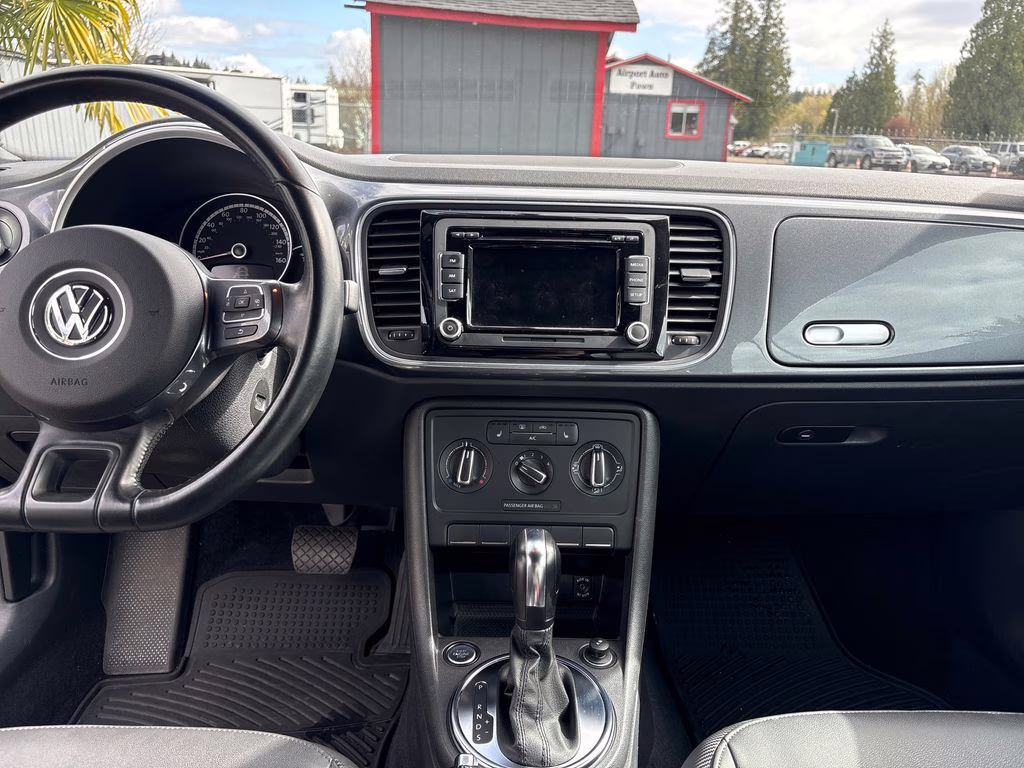 2013 Platinum Gray Metallic Volkswagen Beetle 2.5L FWD Convertible