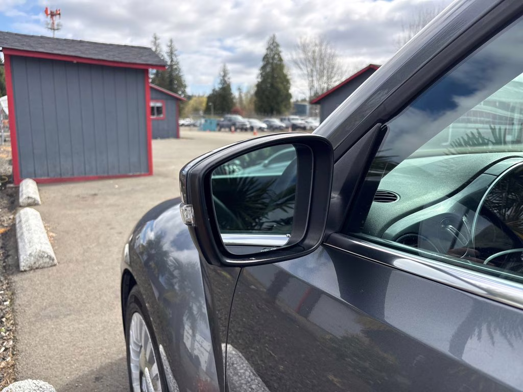 2013 Platinum Gray Metallic Volkswagen Beetle 2.5L FWD Convertible