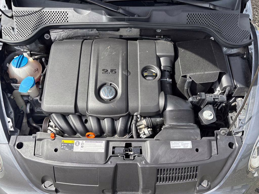 2013 Platinum Gray Metallic Volkswagen Beetle 2.5L FWD Convertible