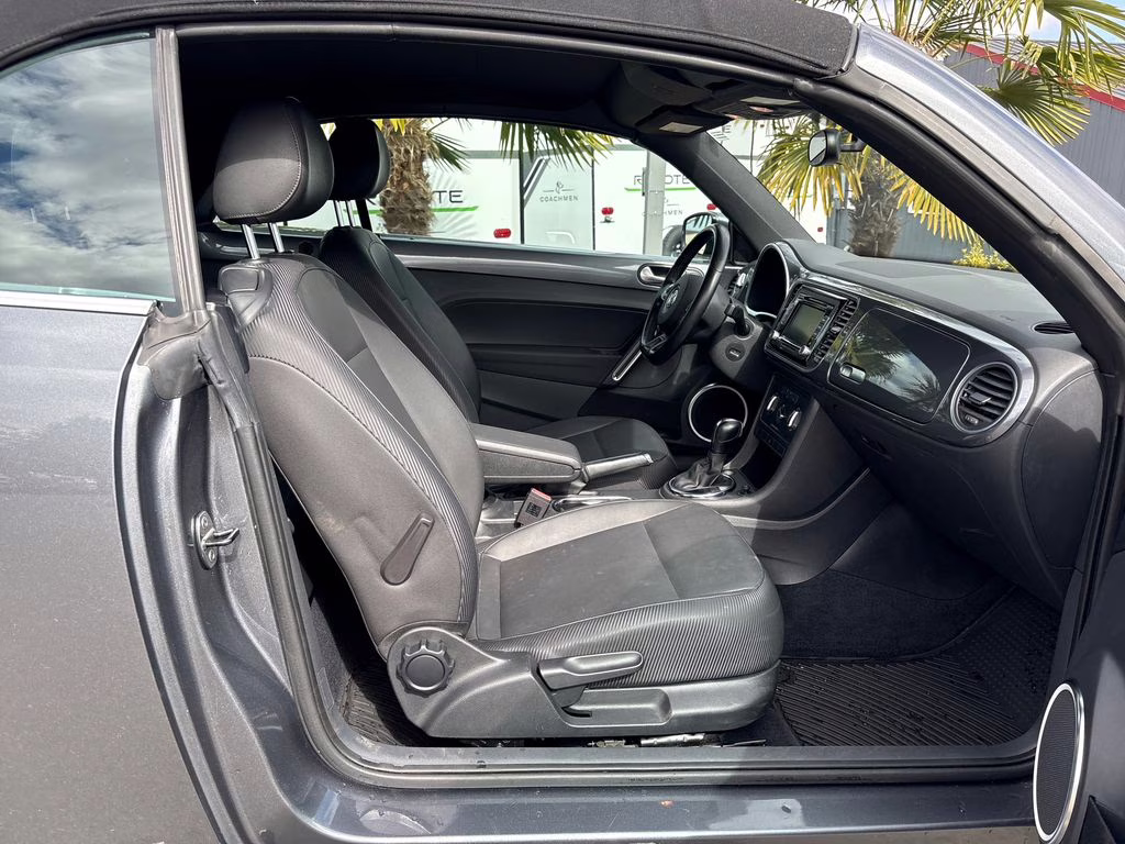 2013 Platinum Gray Metallic Volkswagen Beetle 2.5L FWD Convertible