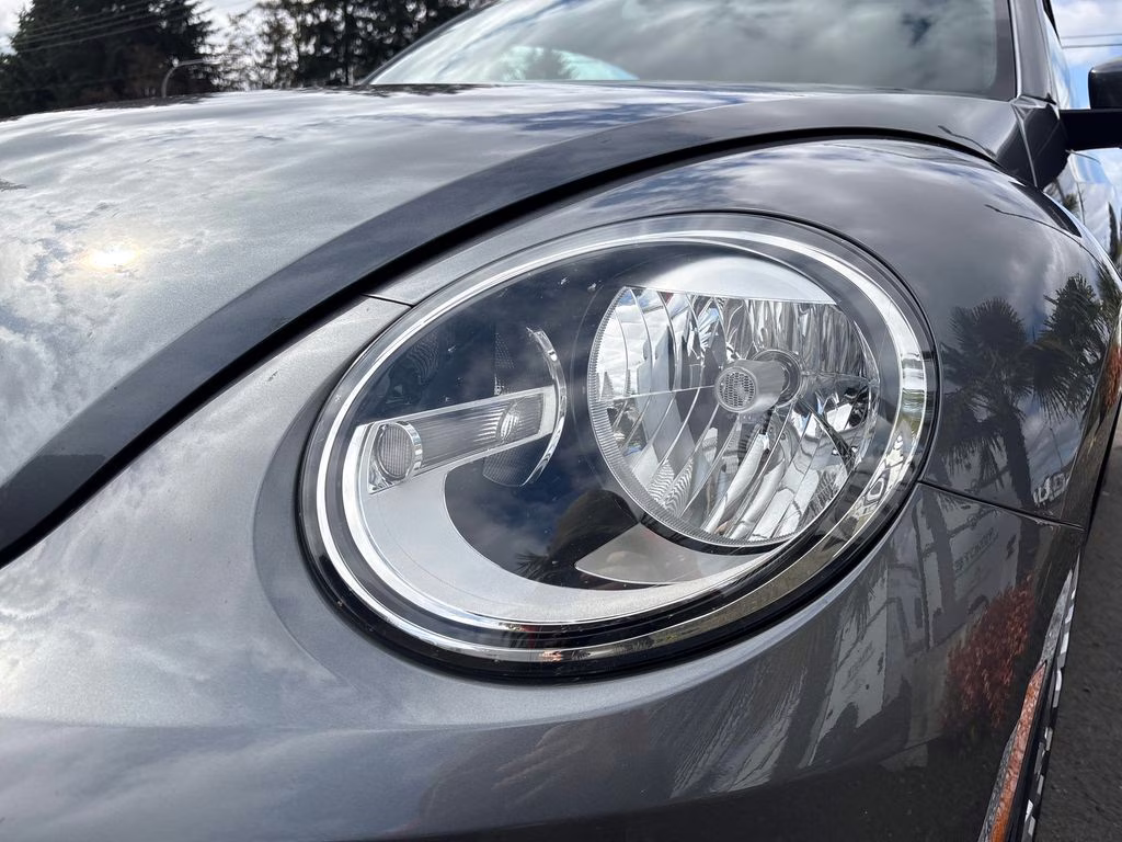 2013 Platinum Gray Metallic Volkswagen Beetle 2.5L FWD Convertible