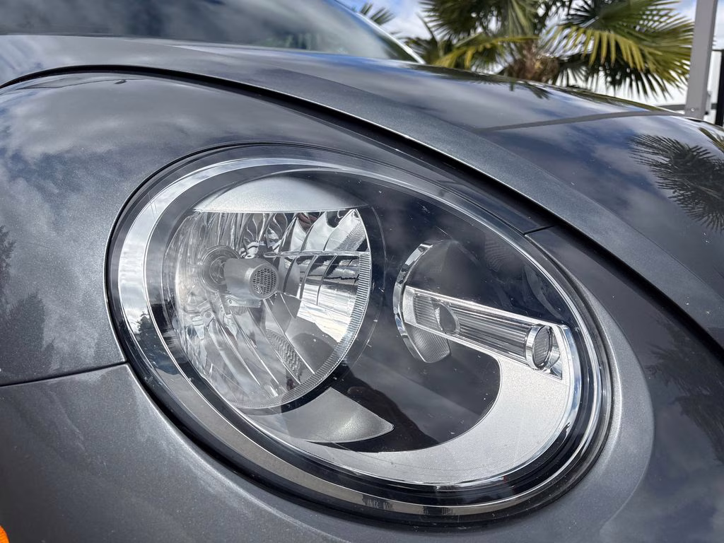 2013 Platinum Gray Metallic Volkswagen Beetle 2.5L FWD Convertible