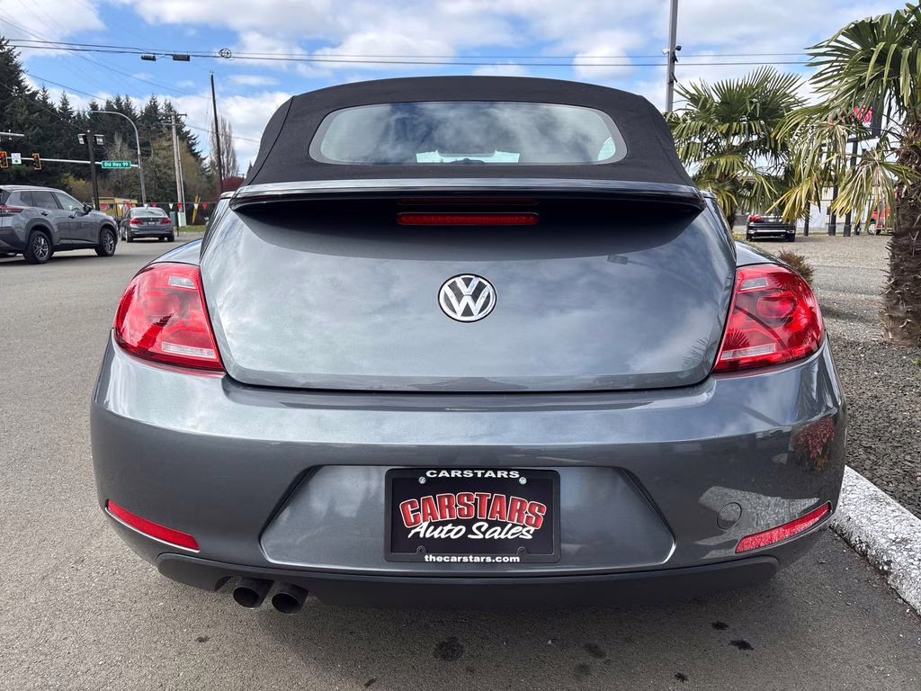 2013 Platinum Gray Metallic Volkswagen Beetle 2.5L FWD Convertible