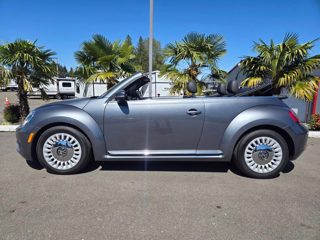 2013 Platinum Gray Metallic Volkswagen Beetle 2.5L FWD Convertible