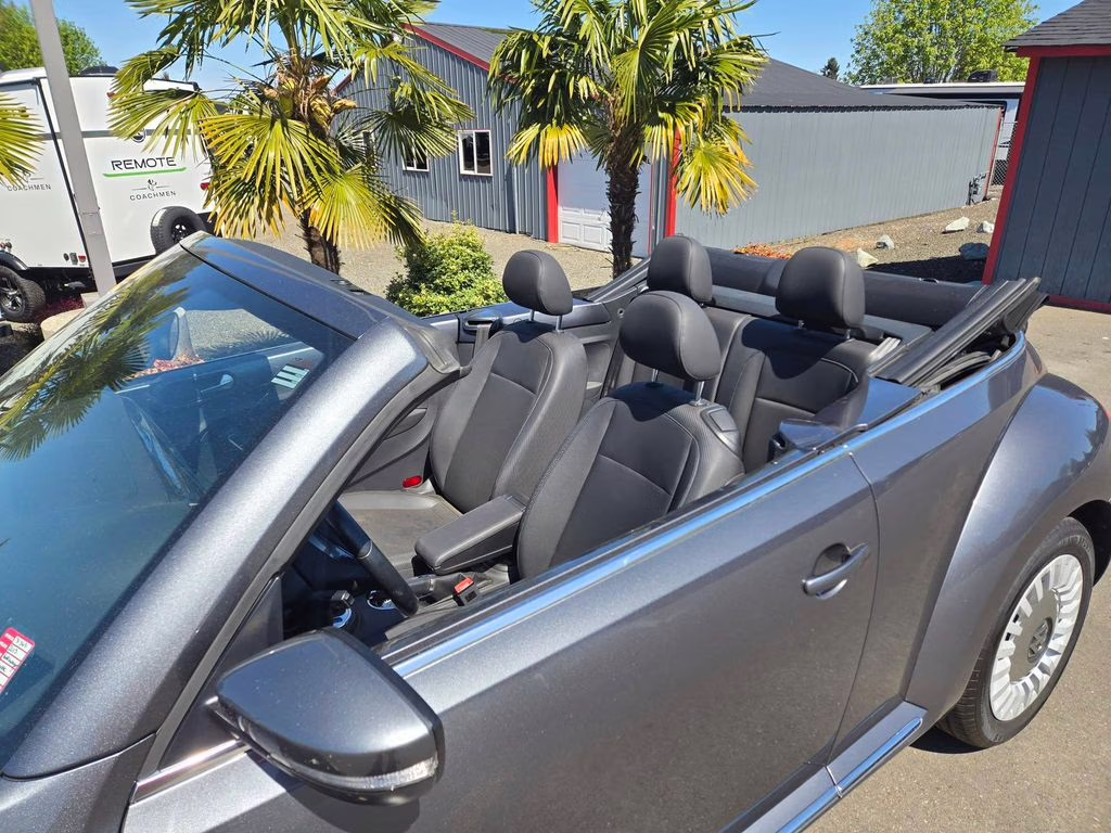 2013 Platinum Gray Metallic Volkswagen Beetle 2.5L FWD Convertible