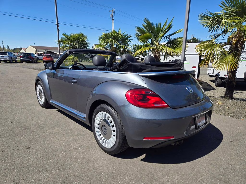 2013 Platinum Gray Metallic Volkswagen Beetle 2.5L FWD Convertible