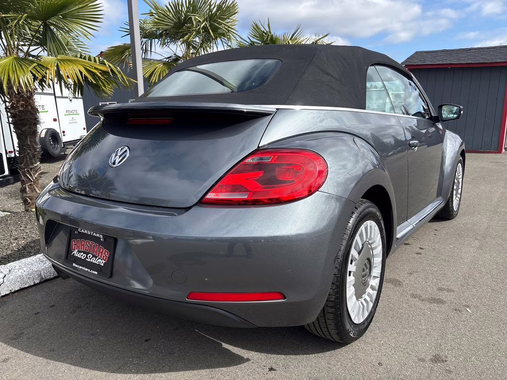 2013 Platinum Gray Metallic Volkswagen Beetle 2.5L FWD Convertible