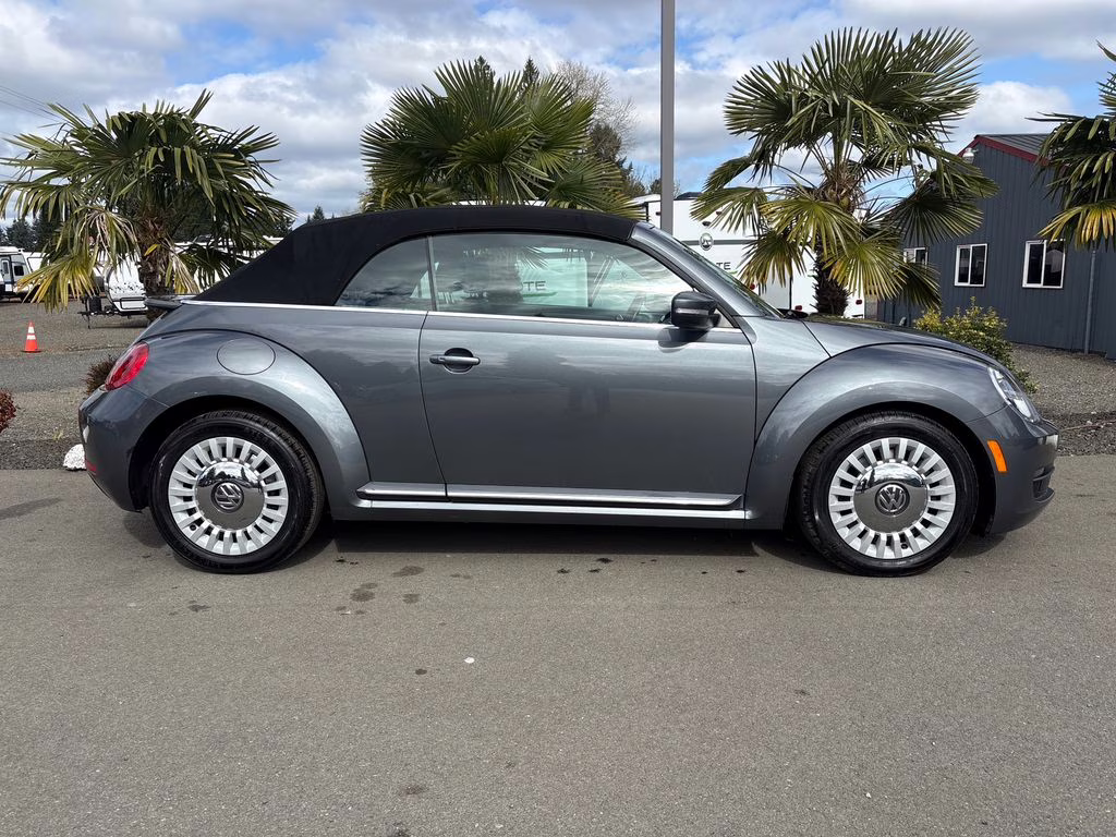 2013 Platinum Gray Metallic Volkswagen Beetle 2.5L FWD Convertible