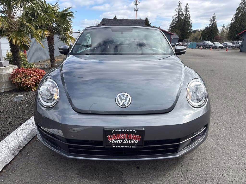 2013 Platinum Gray Metallic Volkswagen Beetle 2.5L FWD Convertible