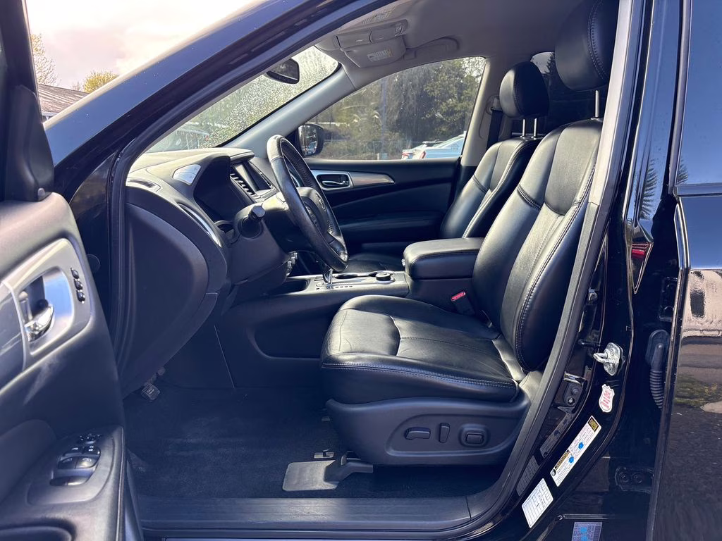 2019 Magnetic Black Pearl Nissan Pathfinder SL 4X4 SUV