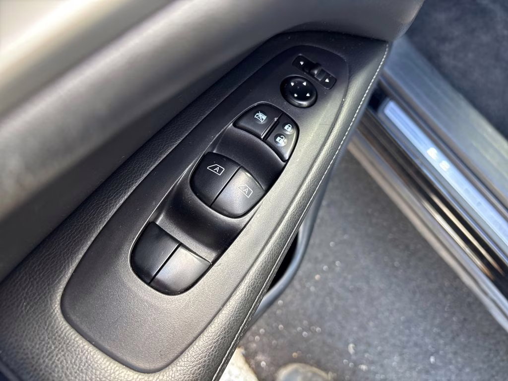 2019 Magnetic Black Pearl Nissan Pathfinder SL 4X4 SUV