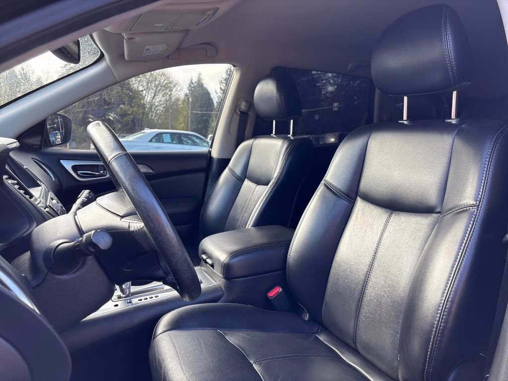 2019 Magnetic Black Pearl Nissan Pathfinder SL 4X4 SUV