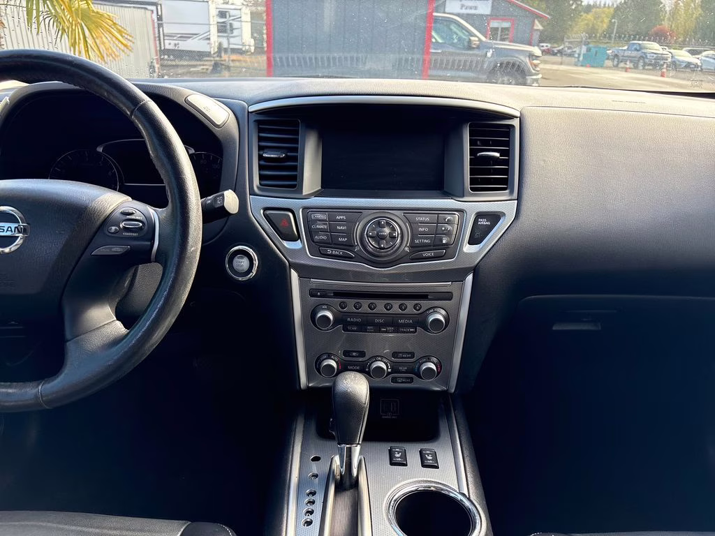 2019 Magnetic Black Pearl Nissan Pathfinder SL 4X4 SUV