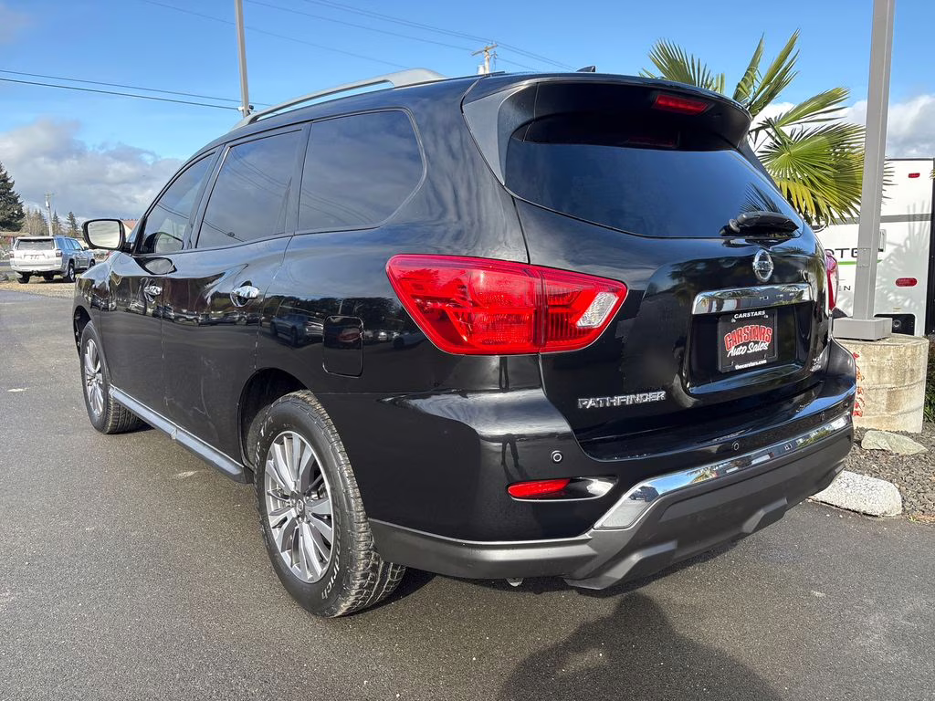 2019 Magnetic Black Pearl Nissan Pathfinder SL 4X4 SUV