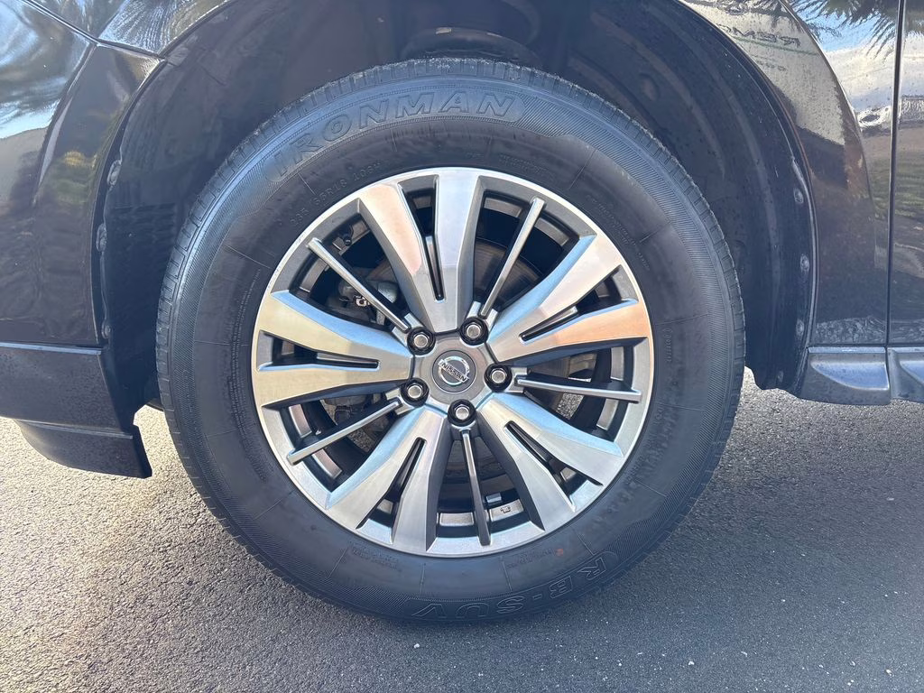 2019 Magnetic Black Pearl Nissan Pathfinder SL 4X4 SUV