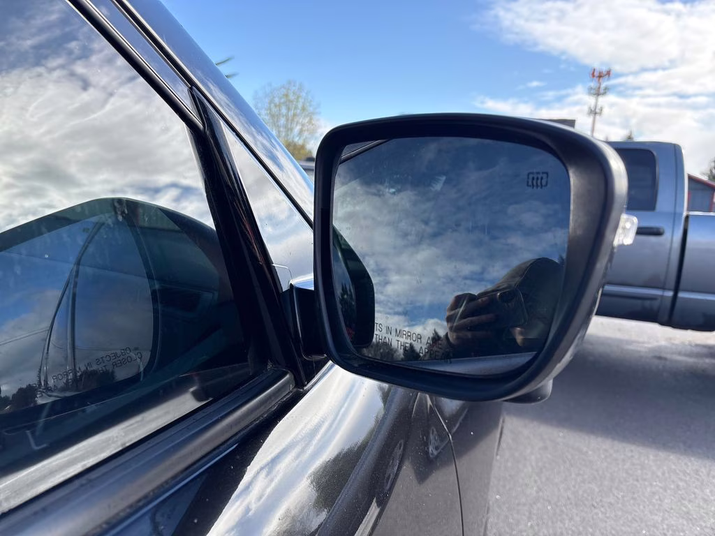 2019 Magnetic Black Pearl Nissan Pathfinder SL 4X4 SUV