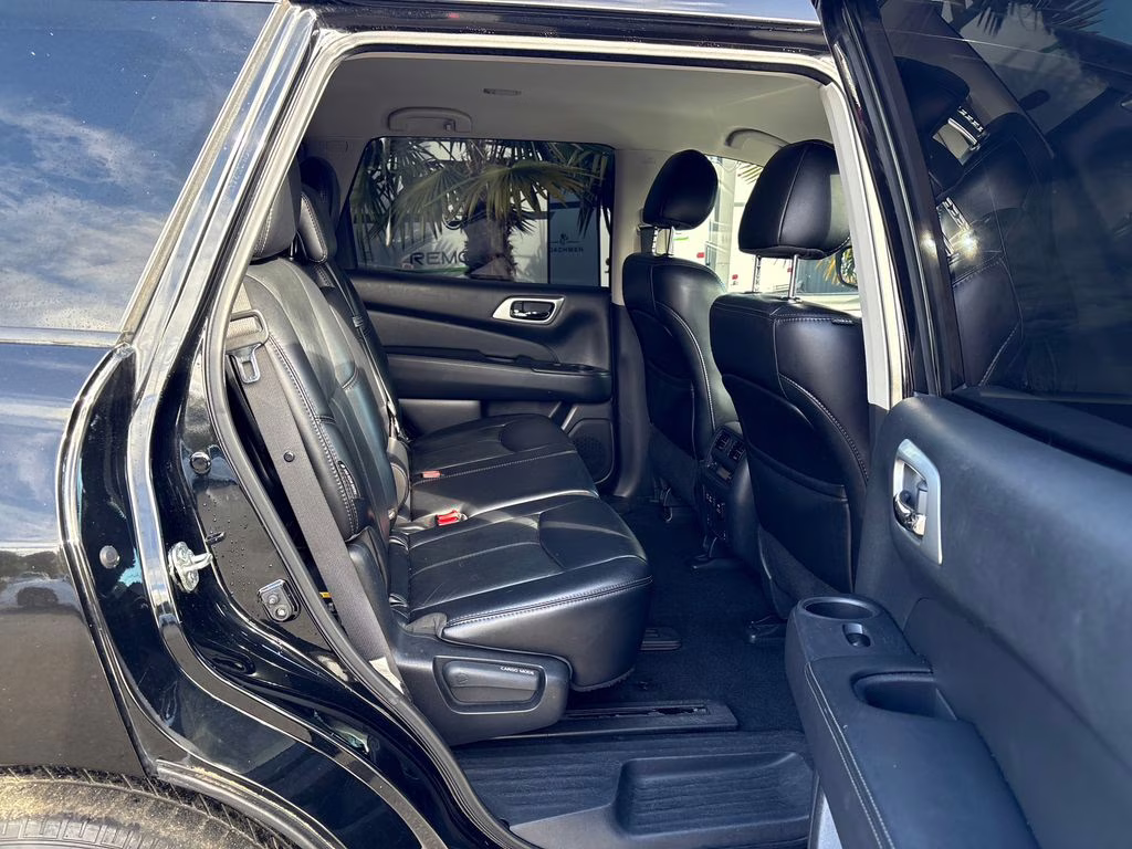 2019 Magnetic Black Pearl Nissan Pathfinder SL 4X4 SUV