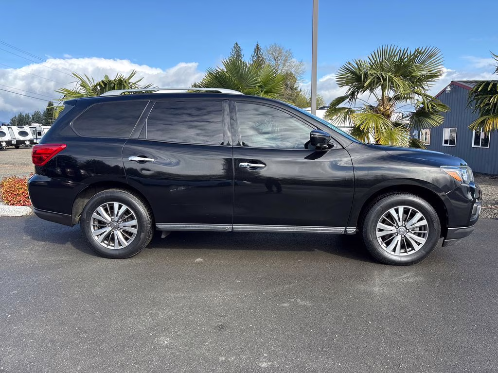 2019 Magnetic Black Pearl Nissan Pathfinder SL 4X4 SUV
