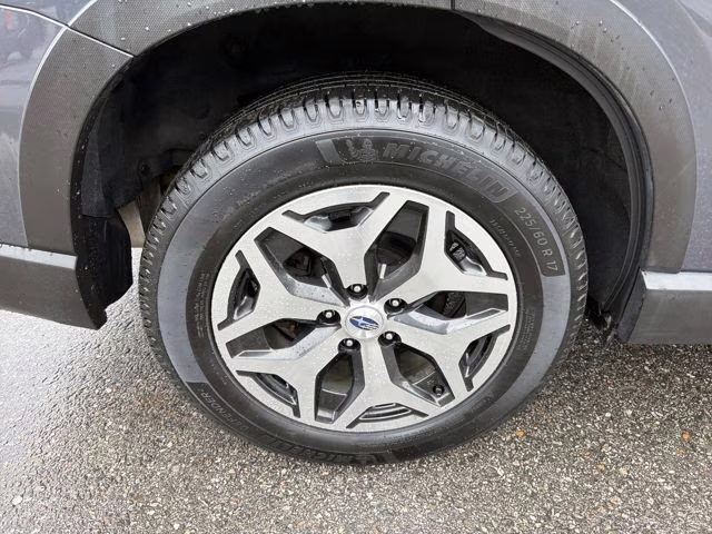 2024 Gray Metallic Subaru Forester Premium AWD SUV