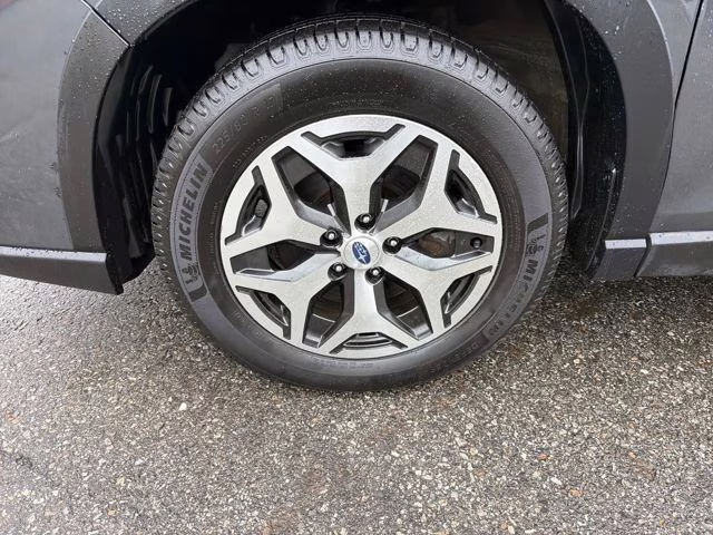 2024 Gray Metallic Subaru Forester Premium AWD SUV